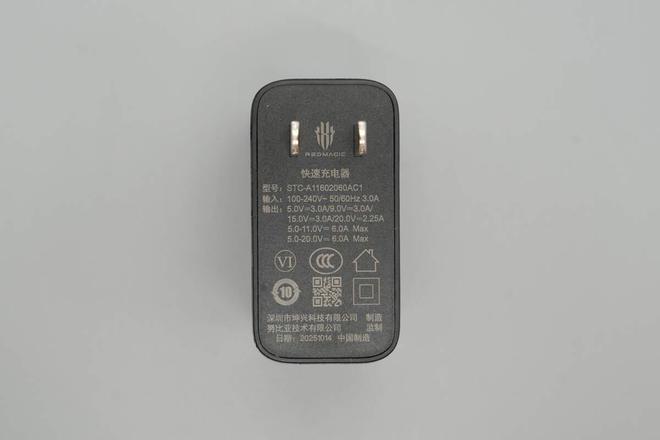 80W风冷无线充电座拆解内置风扇快充不发烫红魔(图9)