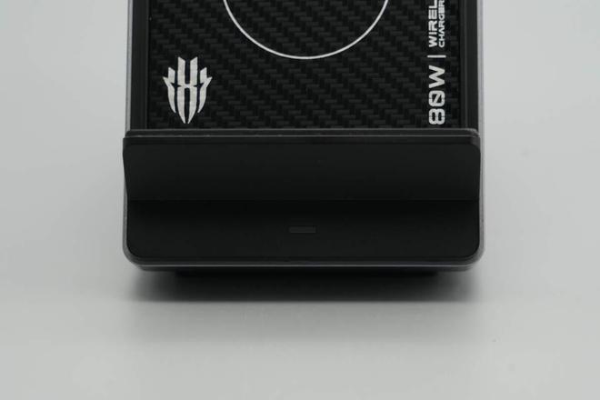 80W风冷无线充电座拆解内置风扇快充不发烫红魔(图3)