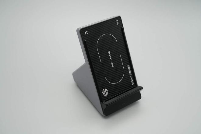 80W风冷无线充电座拆解内置风扇快充不发烫红魔(图5)