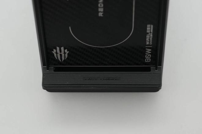 80W风冷无线充电座拆解内置风扇快充不发烫红魔(图11)